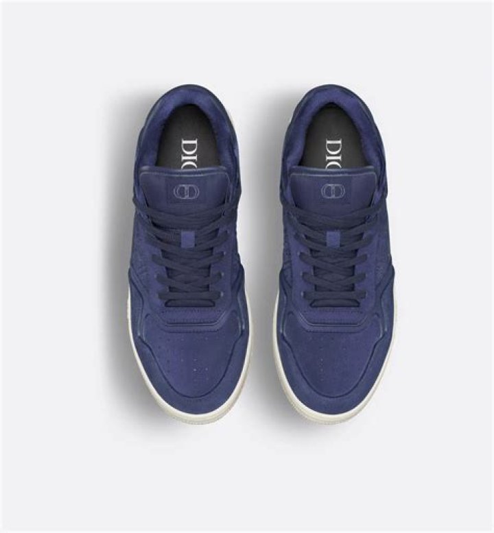 A navy blue Ibi sneaker from Cariuma