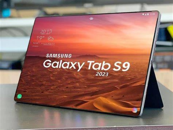 Visible Review Samsung Galaxy S9 A Samsung Galaxy S9 on some grass with the Visible logo on the display.