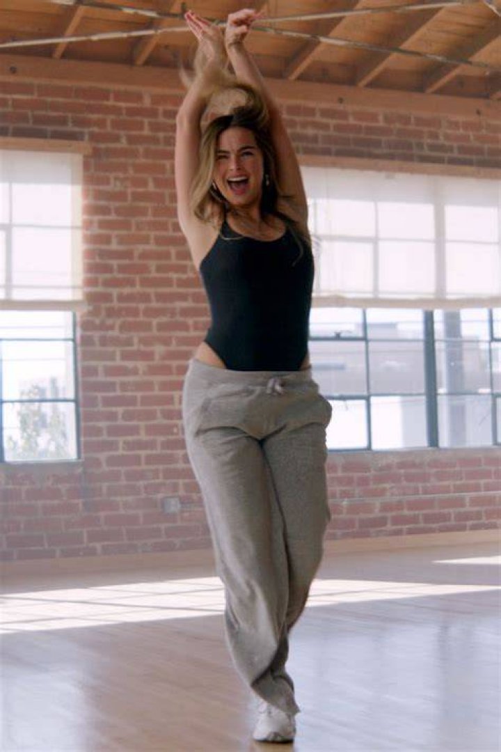 Addison Rae dancing