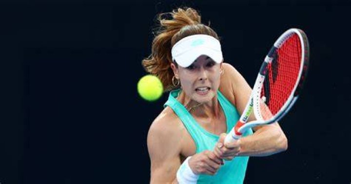 Alize Cornet backhand