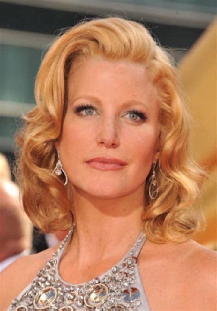 Anna Gunn height and age image Anna Gunn height and age image