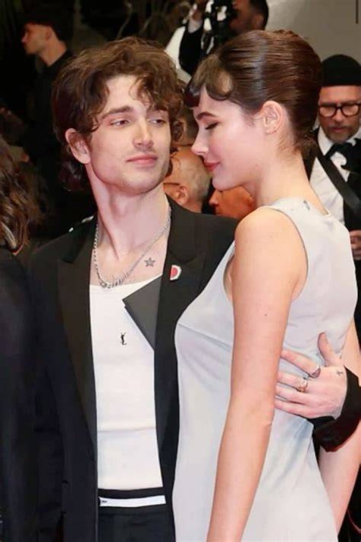 Are Elijah Hewson & Grace Burns Dating? Inside Their Relationship