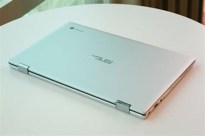 Asus Chromebook Flip C434 left close up Asus Chromebook Flip C434 left close up