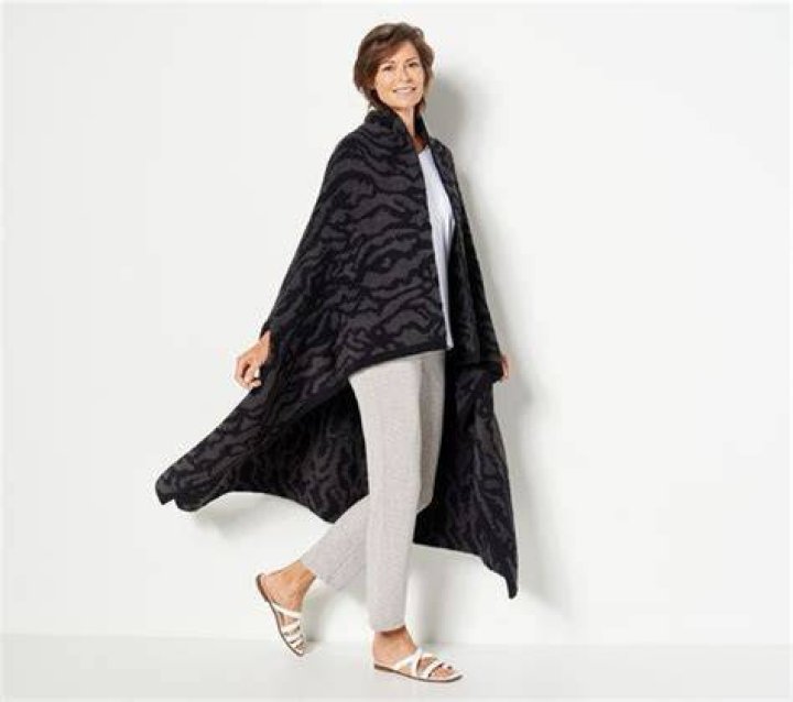 Barefoot Dreams CozyChic Oversized Weekend Wrap