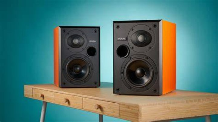 Best Bookshelf speakers - amplifier close-up