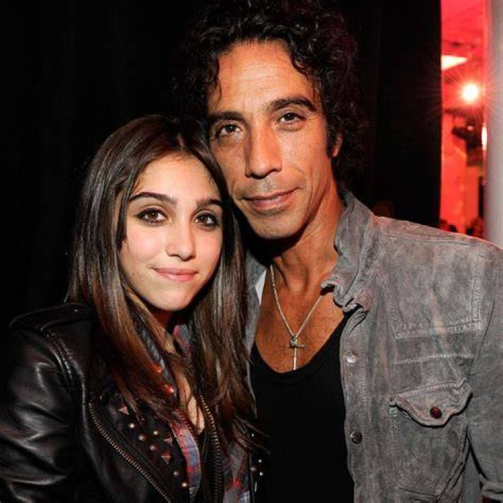 Carlos Leon, Madonna