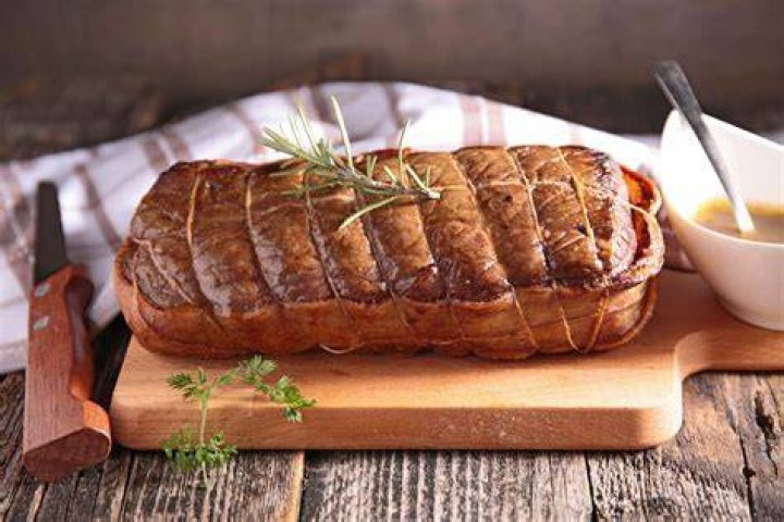 Comment cuire un roti de chapon farci au foie gras ?