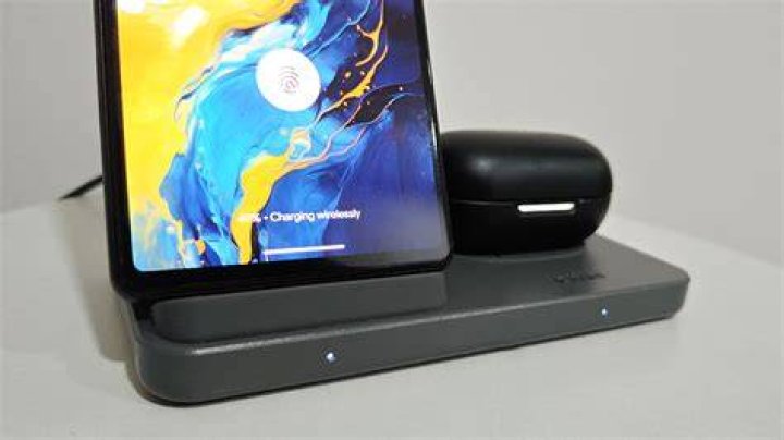 Could the Pixel 5 have reverse wireless charging? Android 11 makes us think so.