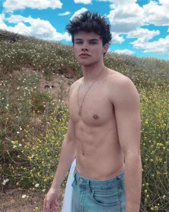 Curran Walters height stats Curran Walters height stats