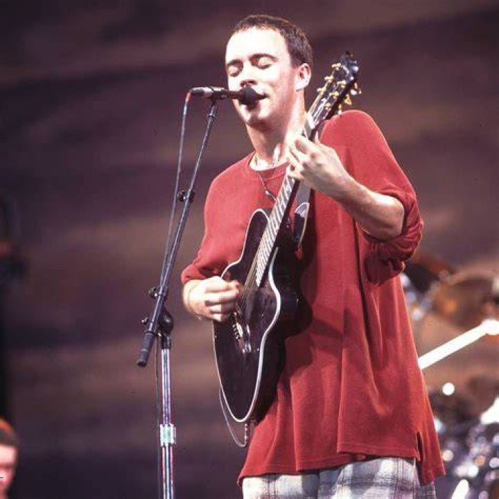 Dave Matthews performing