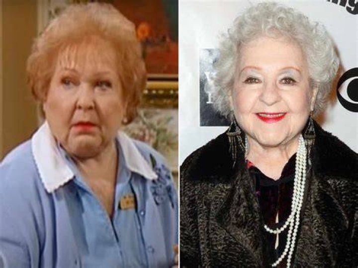 Estelle Harris on the red carpet