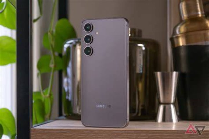 galaxy a32 low light shelf