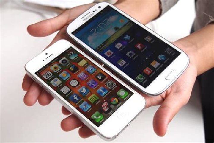 galaxy s4 vs iphone 5 s4 ui 2 aa galaxy s4 vs iphone 5 s4 ui 2 aa