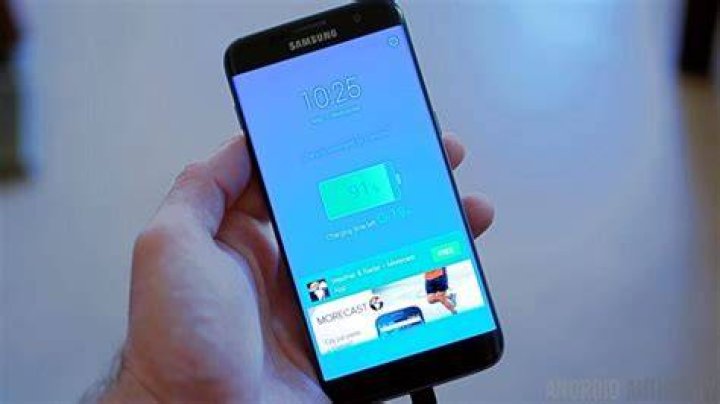 Google bans apps from displaying lock screen ads