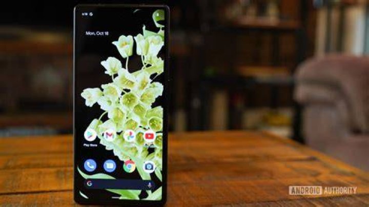 Google Pixel 6 sceren standing on a table Google Pixel 6 sceren standing on a table