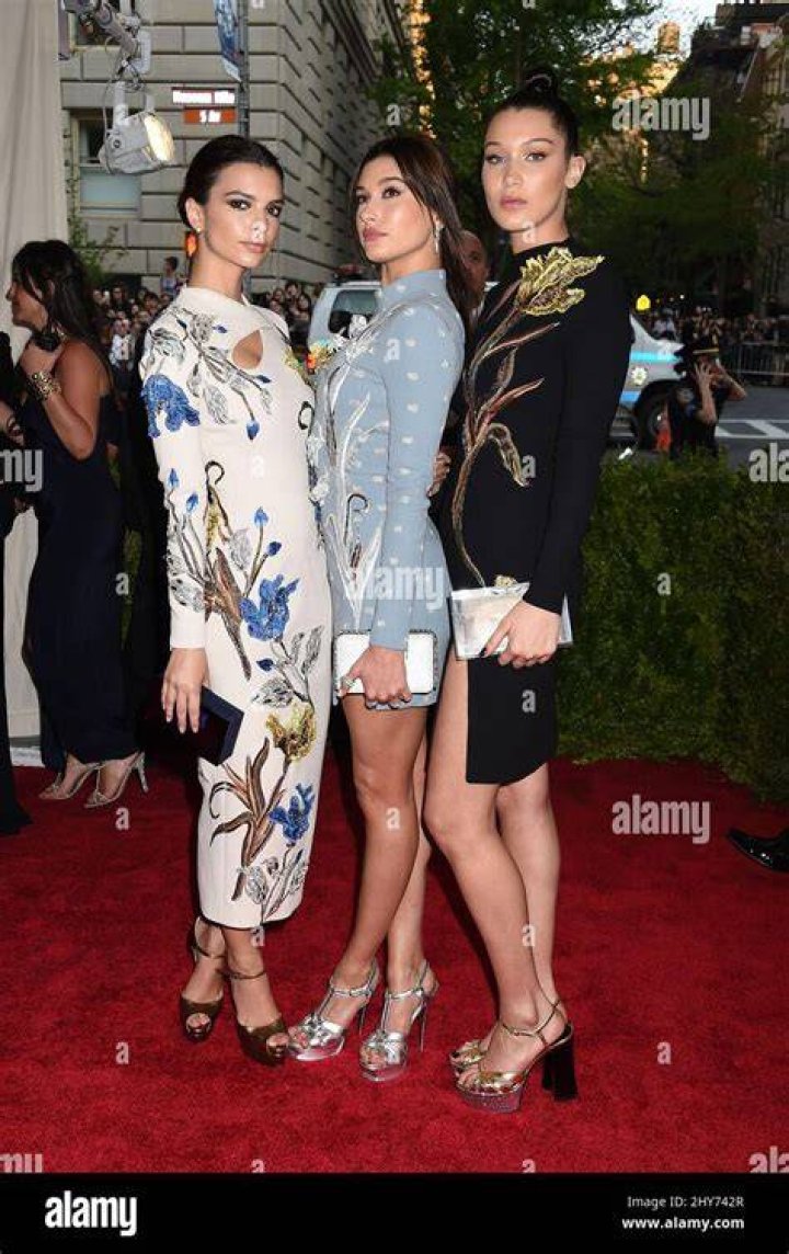 Hailey Baldwin, Emily Ratajkowski and Kendall Jenner wearing Nike Air Force 1 sneakers.