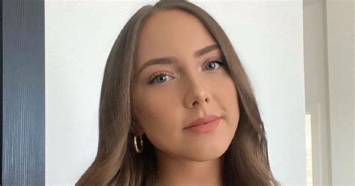 Hailie Jade Scott Mathers smiling