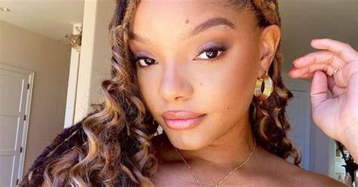 Halle Bailey high ponytail Halle Bailey high ponytail