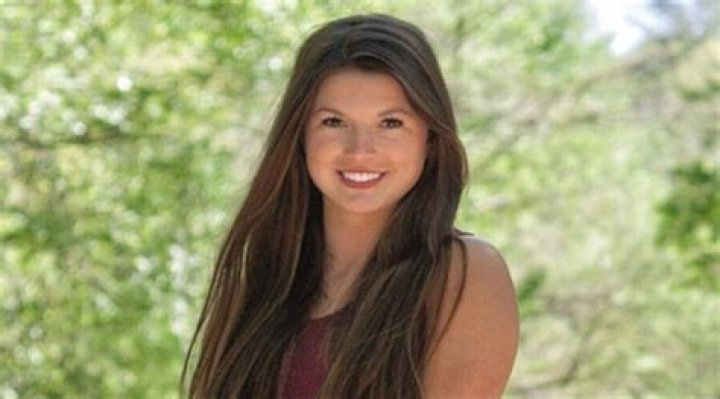 Hannah Barron Bio, Age, Net Worth, Height, Single, Nationality, Body