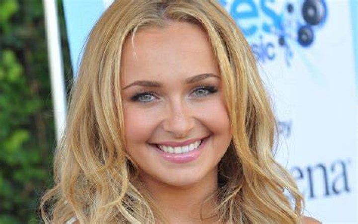 Hayden Panettiere smiling