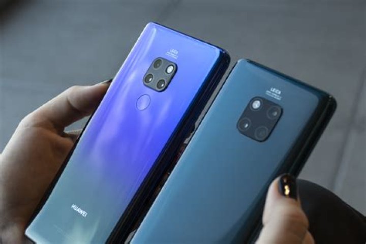 Huawei Mate 20 Pro vs Nokia Lumia 1020 Huawei Mate 20 Pro vs Nokia Lumia 1020 phone backs