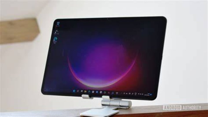 Huawei MateBook E on stand Huawei MateBook E on stand