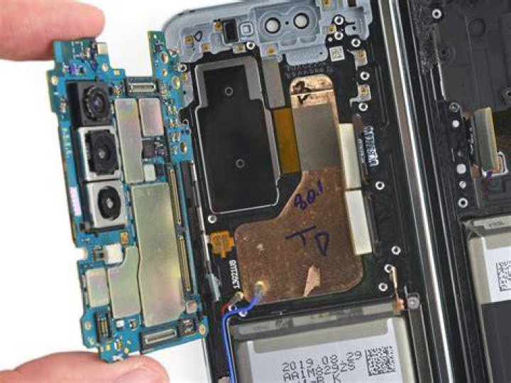 iFixit Samsung Galaxy Fold Teardown 1 iFixit Galaxy Fold Teardown 1