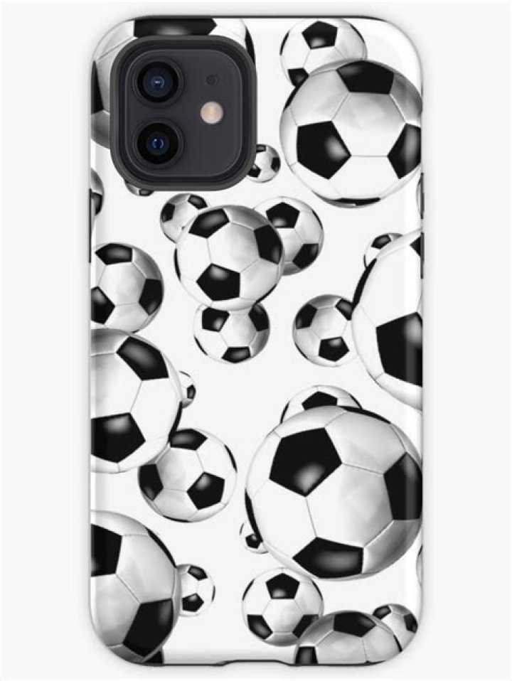 iPhone SE full soccer ball zoom