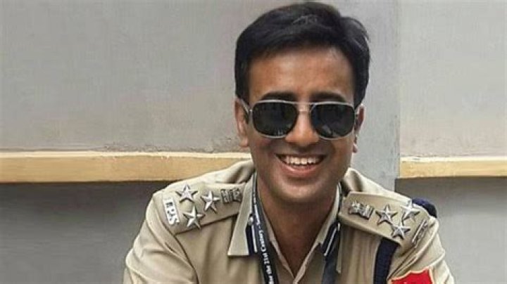 IPS Amit Lodha Wikipedia, Age, Khakee, IIT/UPSC, Family, Posting JKYouth