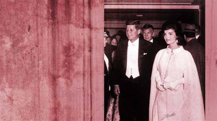 Jackie Kennedy's Elegant Bow-Belted Dress Jackie Kennedy's Elegant Bow-Belted Dress