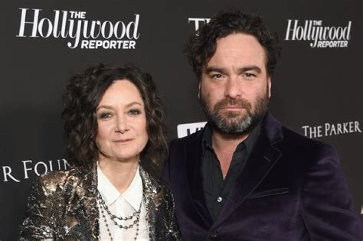 Johnny Galecki and Sara Gilbert