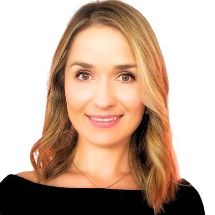 Join Lena Petrova&rsquo;s subscriber chat