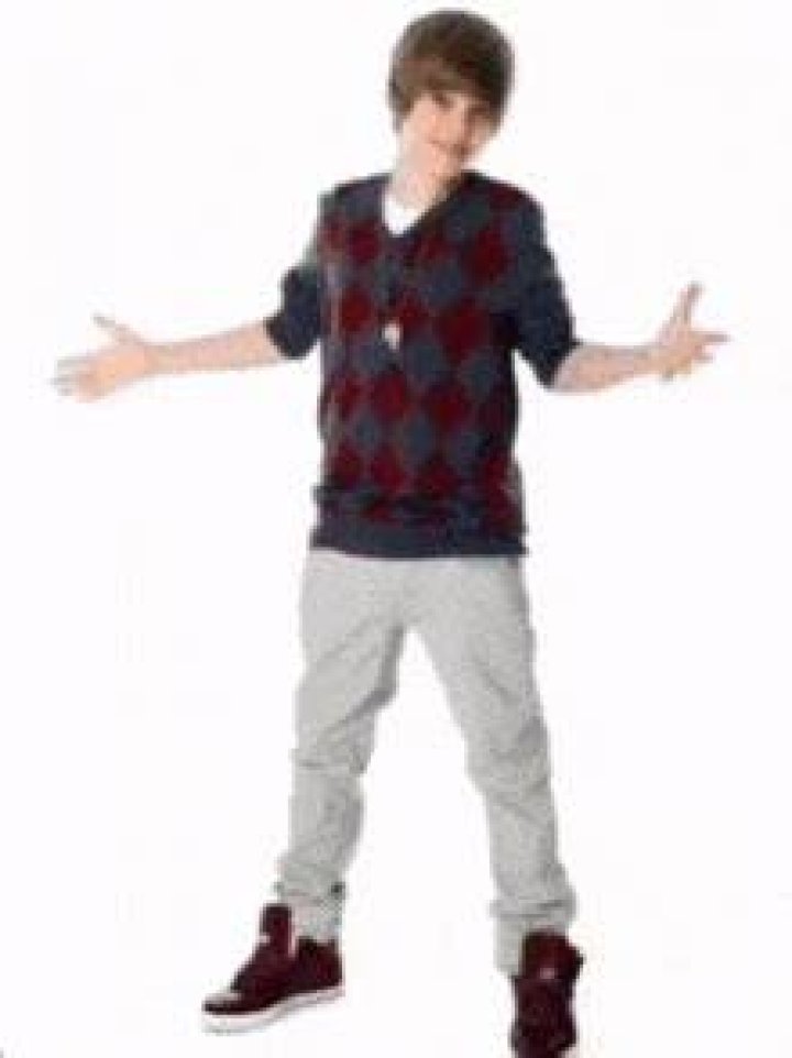 Justin Bieber shrugging