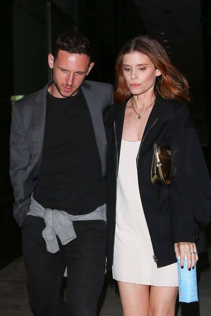 Kate Mara and her husband Jamie Bell posing together