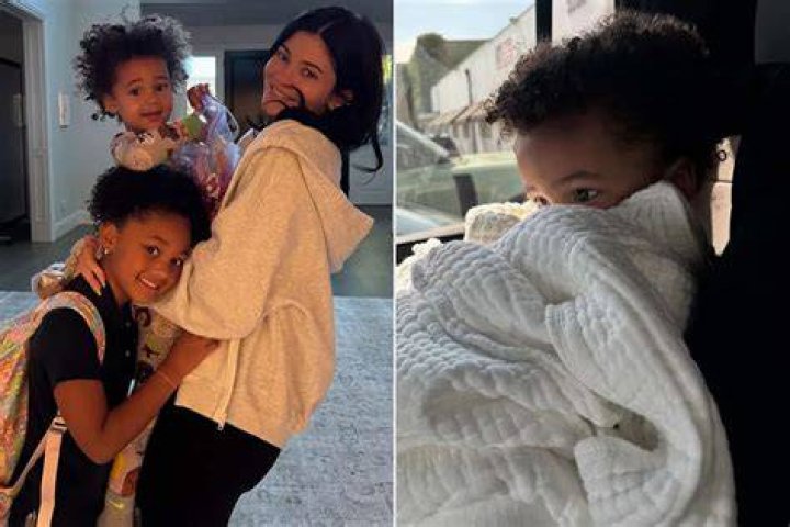 Kris Jenner with her children and grandchildren Kris Jenner with her children and grandchildren