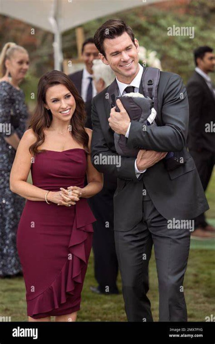 Lacey Chabert Teases The Wedding Veil Expectations, Talks Bringing New Genres to Hallmark TV