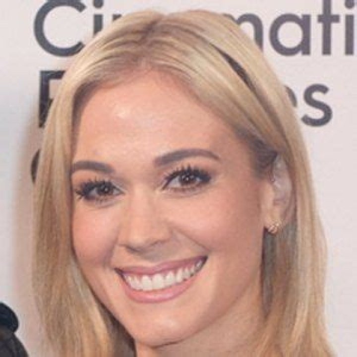 Lauren Compton Bio, Wiki, Age, Height, Weight, Place of Birth, Boyfriend, Bikini, Education