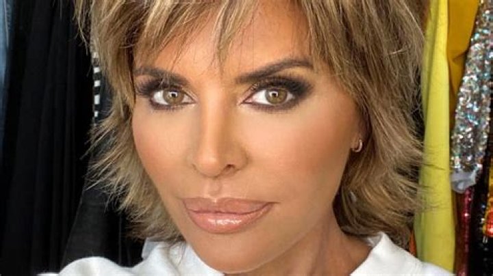 lisa rinna looking upset while filming real housewives of beverly hills tv show