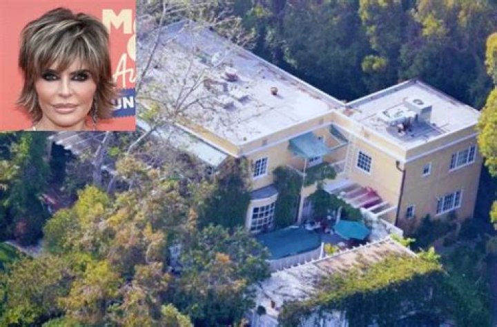 lisa rinna sitting in house doing interview