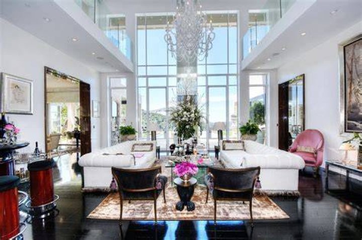 lisa vanderpump villa rosa home living room