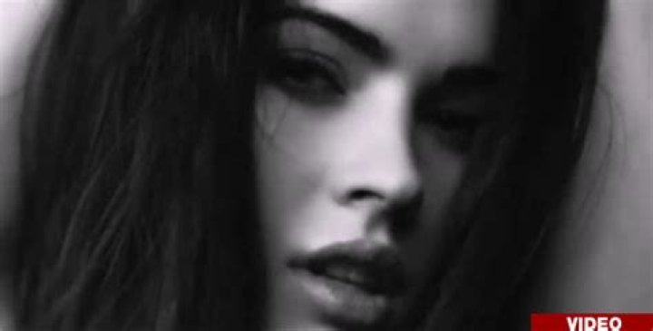 	Megan Fox has a weird belly button	