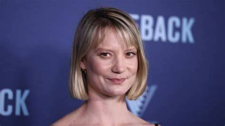 mia wasikowska income mia wasikowska income