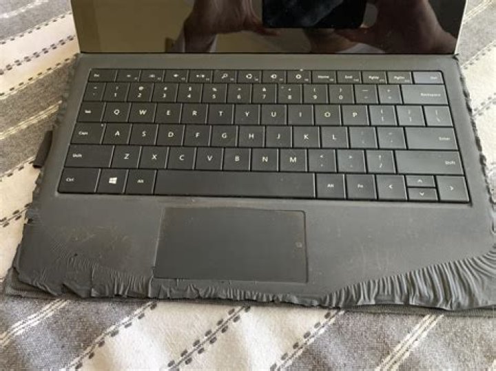 Microsoft Surface Pro 8 keyboard not working? Fix it now
