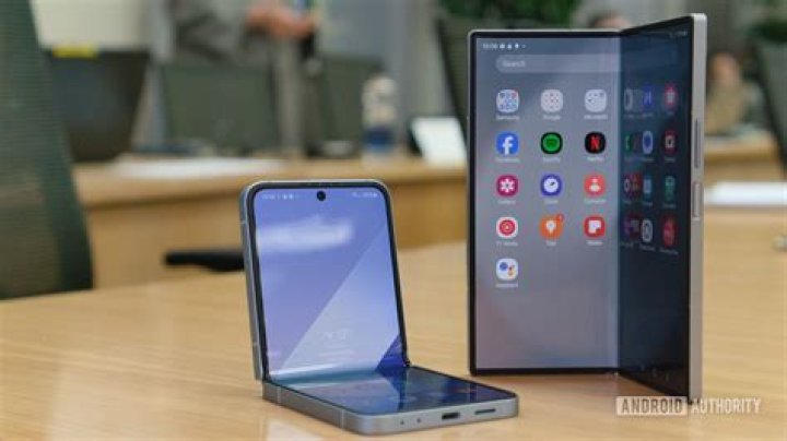 new samsung galaxy foldable smartphone flip phone samsung developer conference 2019 open vs closed new samsung galaxy foldable smartphone flip phone samsung developer conference 2019 open vs closed
