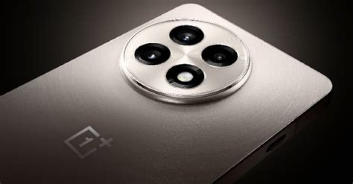 OnePlus 6T McLaren Edition (Edited) (5 of 16) OnePlus and McLaren are working on a follow-up to the OnePlus 6T McLaren Edition.