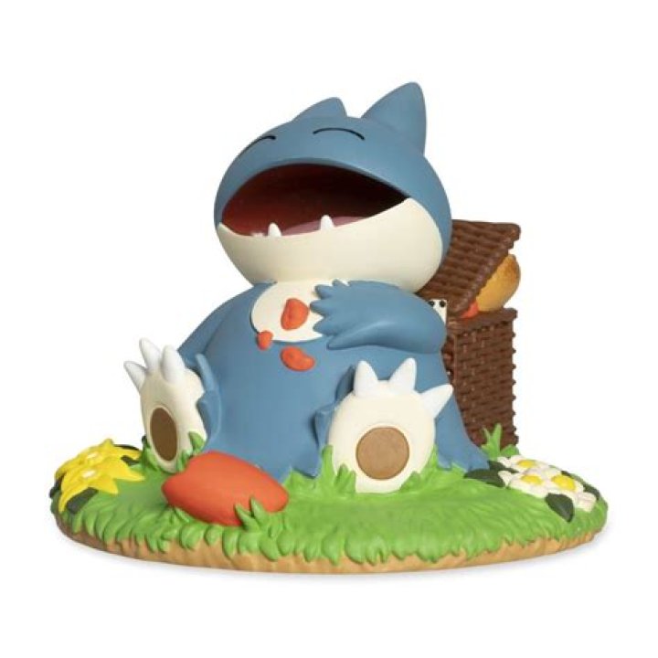 Pokémon Center Set with Munchlax, Buizel, Pikachu, Buneary, Chatot, Starly, Geodude, Pachirisu, Weavile & Bonsly figures.