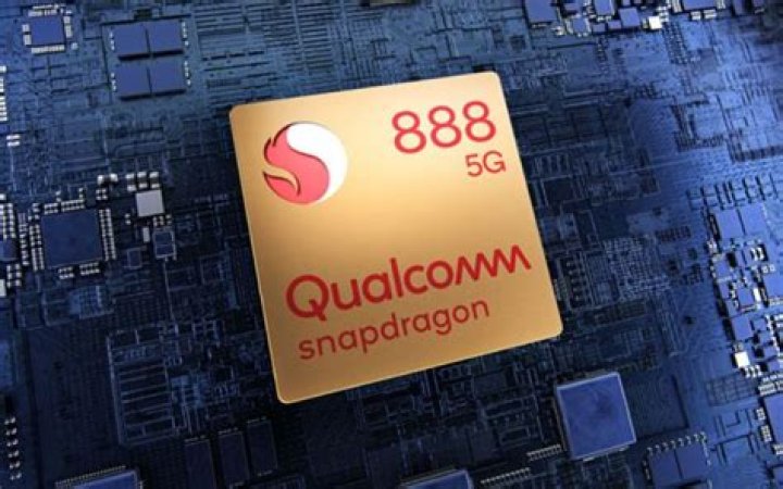 Qualcomm Snapdragon 888 chip in hand Qualcomm Snapdragon 888 chip in hand