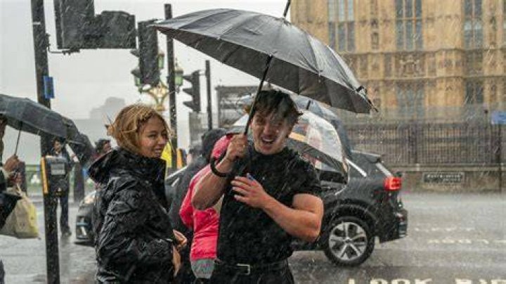 Rain delay in Toronto forces Daniil Medvedev off court