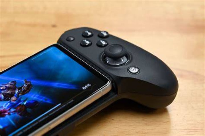 Razer shows off gaming desktop and new mobile controller