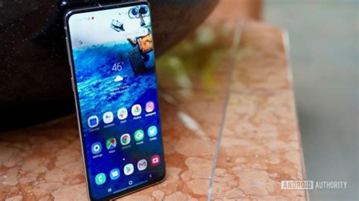 Samsung Galaxy S10 left profile Samsung Galaxy S10 left profile